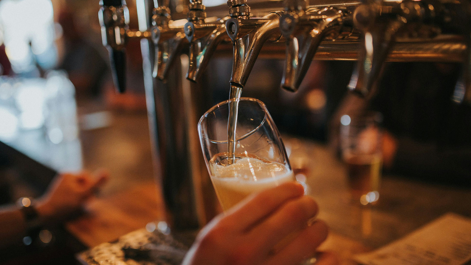 #1017 - Beer filling on tap PPT Wide #1017 - Beer filling on tap PPT Wide