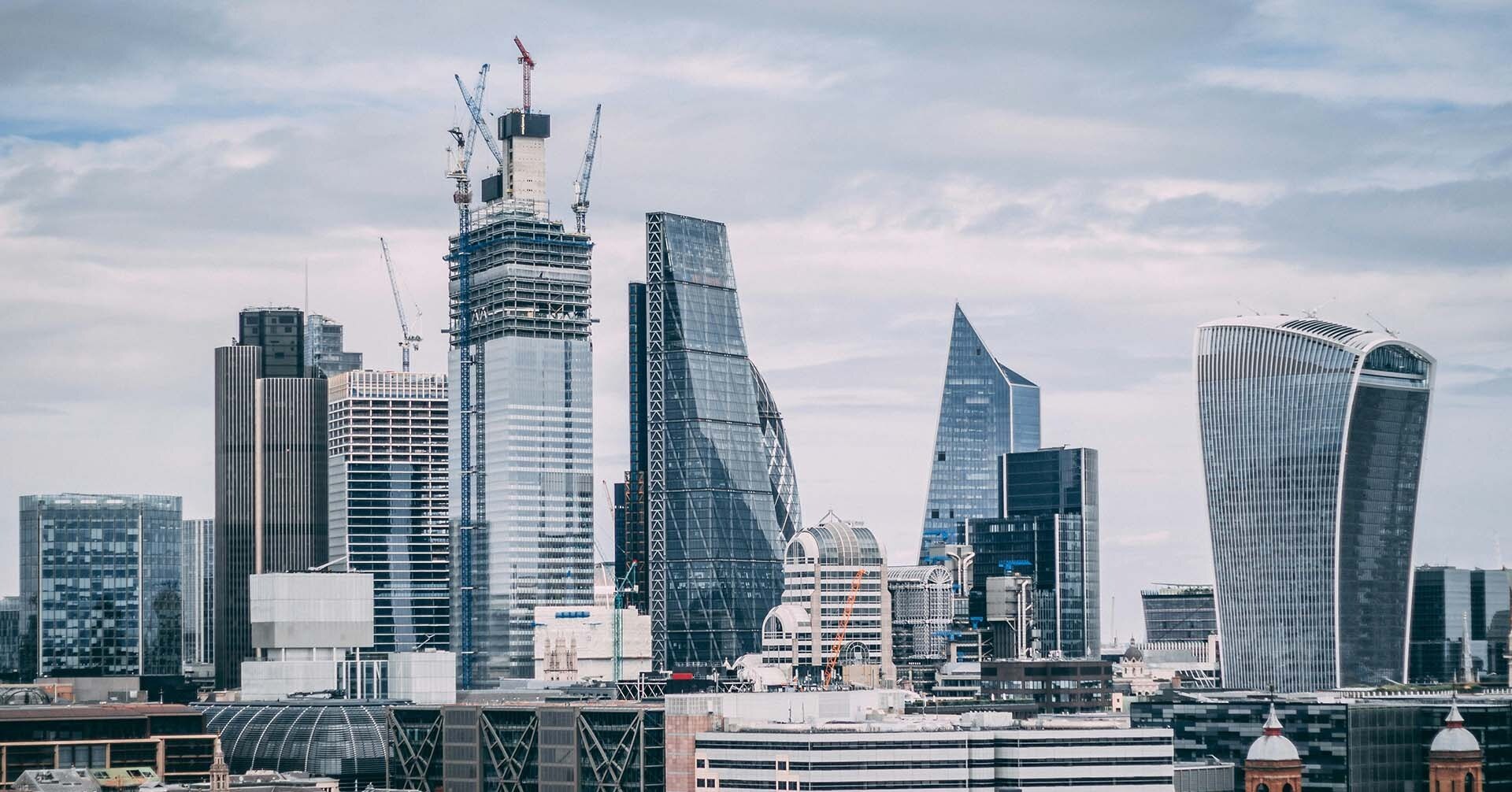 #0988 London skyline PPT Wide